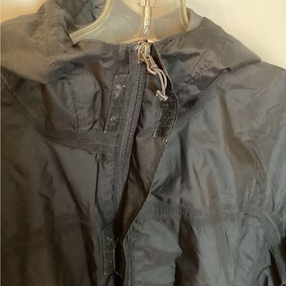 NIKE ACG FIT STORM WOMENS LARGE BLACK HOODED WINDBREAKER RAIN JACKET - Picture 4 of 10